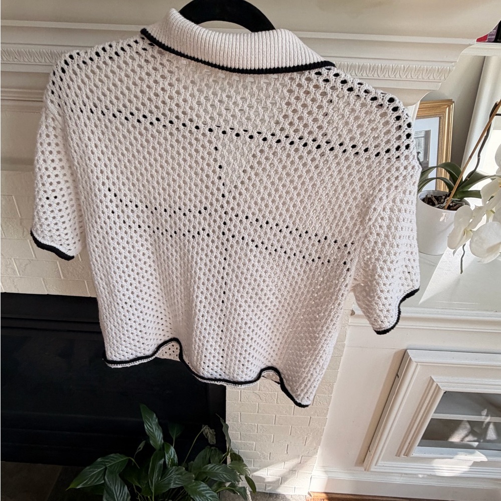 Abercrombie & Fitch White and Black Button Down Shirt - Picture 6 of 7